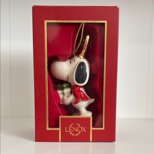 NEW Lenox Peanuts Snoopy With Gift Porcelain Ornament with gold accents